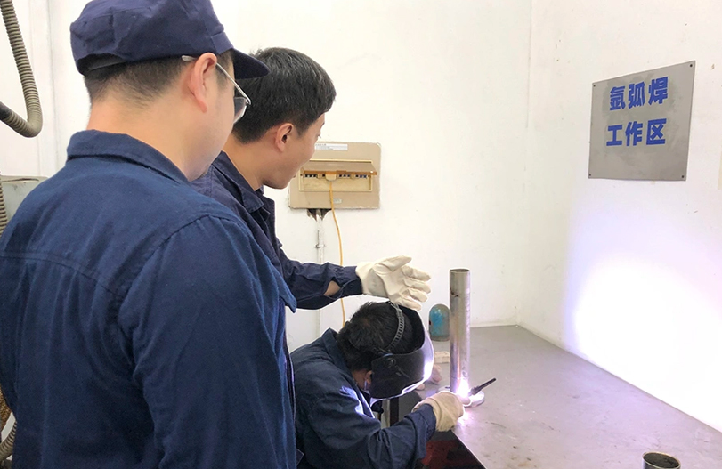 【师带徒活动】“师带徒促成长 凝聚企业正能量”系列报道之pa视讯六厂“师带徒”活动